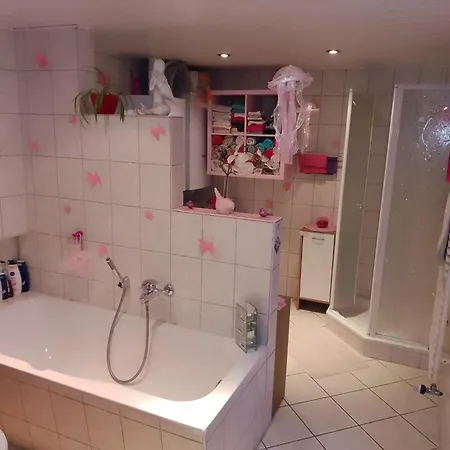 Charmantes Monteurzimmer Im Haus Inkl. Whirlpool 홈스테이 *