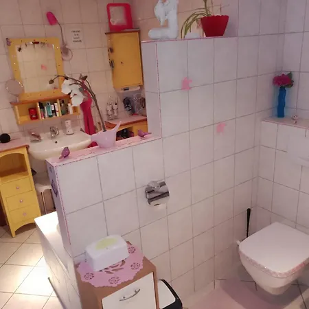홈스테이 Charmantes Monteurzimmer Im Haus Inkl. Whirlpool